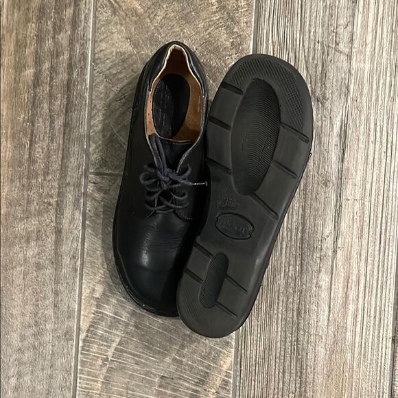 Born Black Leather comfortable Flats with Rounded Toe - Picture 3 of 4